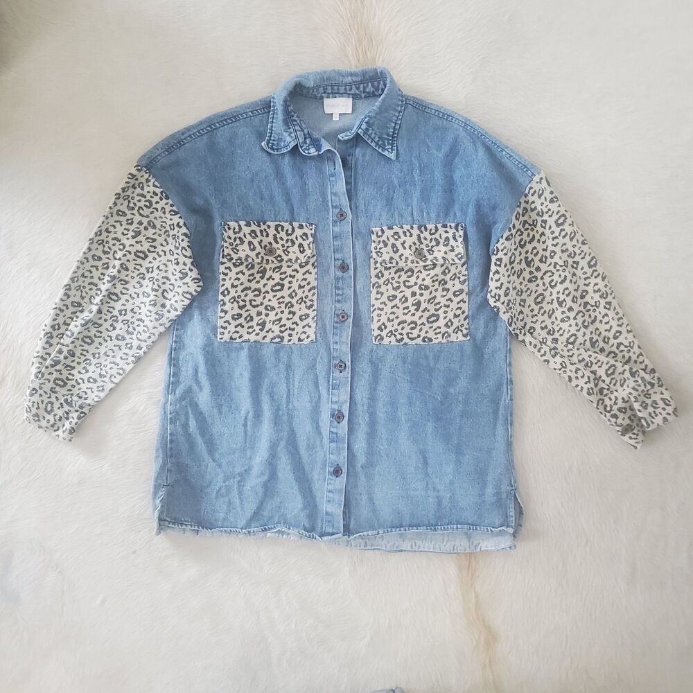 Entro Women's Denim Shirt Size 4 Leopard Print Button Front Vintage Vibe